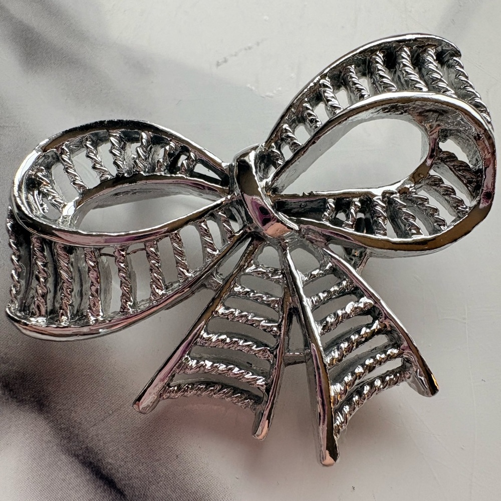 Vintage Gerry’s Bow Brooch